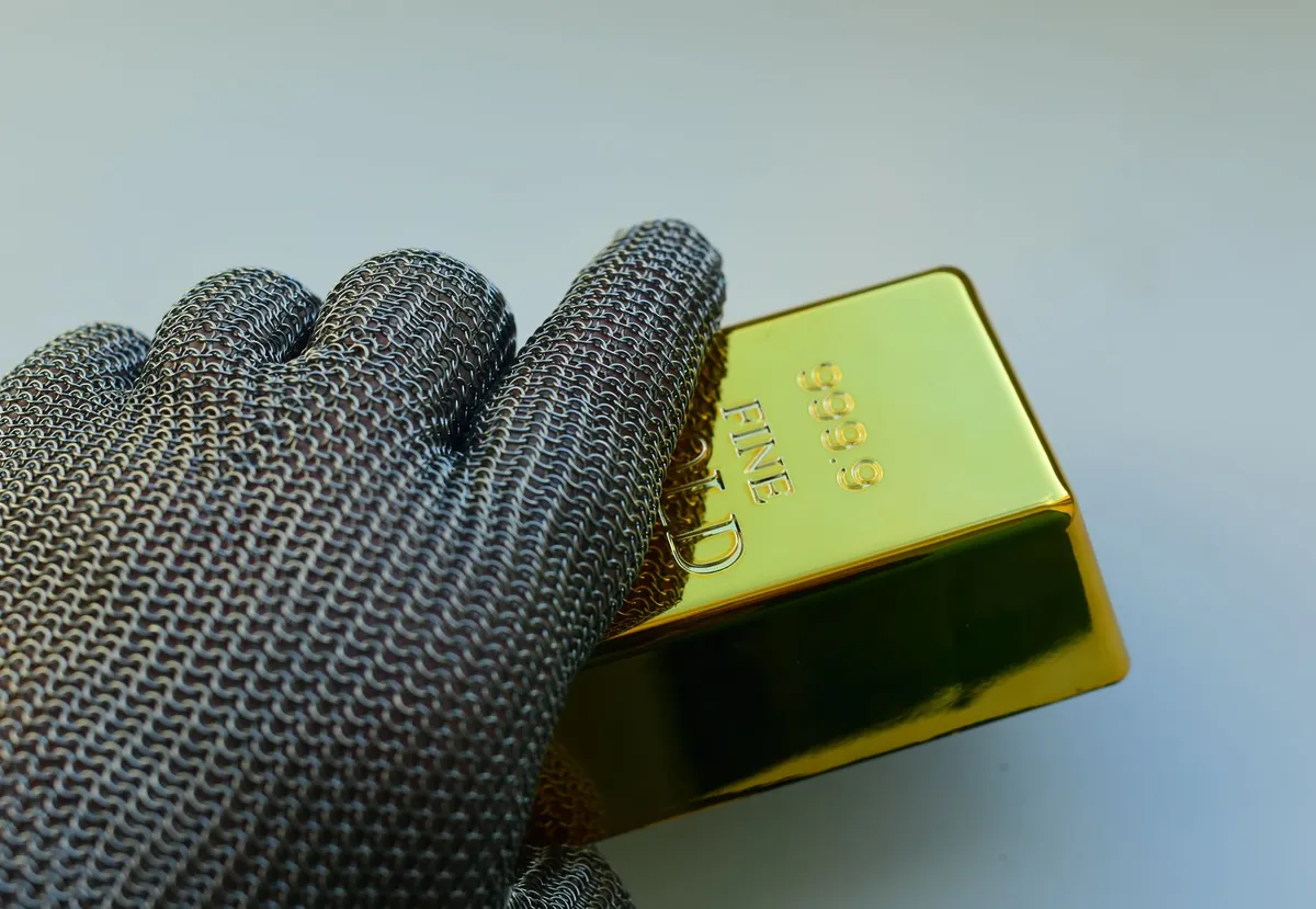 Buying gold bars: refiners, dealers, sizes and price