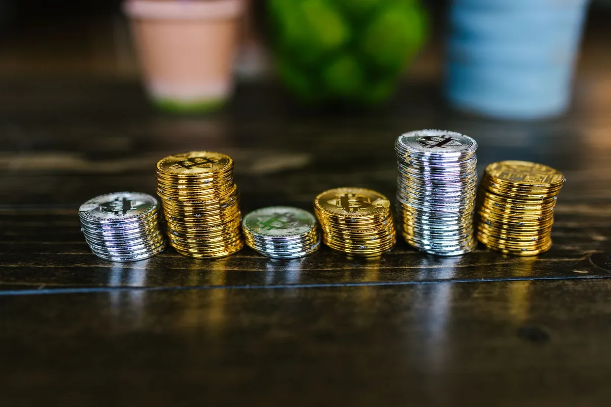 Gold and silver bullion investing tips by size of holding